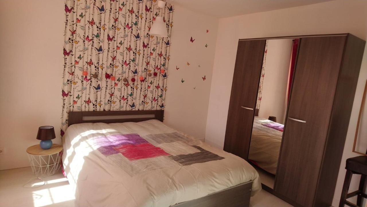 Gite Pour 6 Ou Chambre Pour 2 A Formigny Exteriör bild
