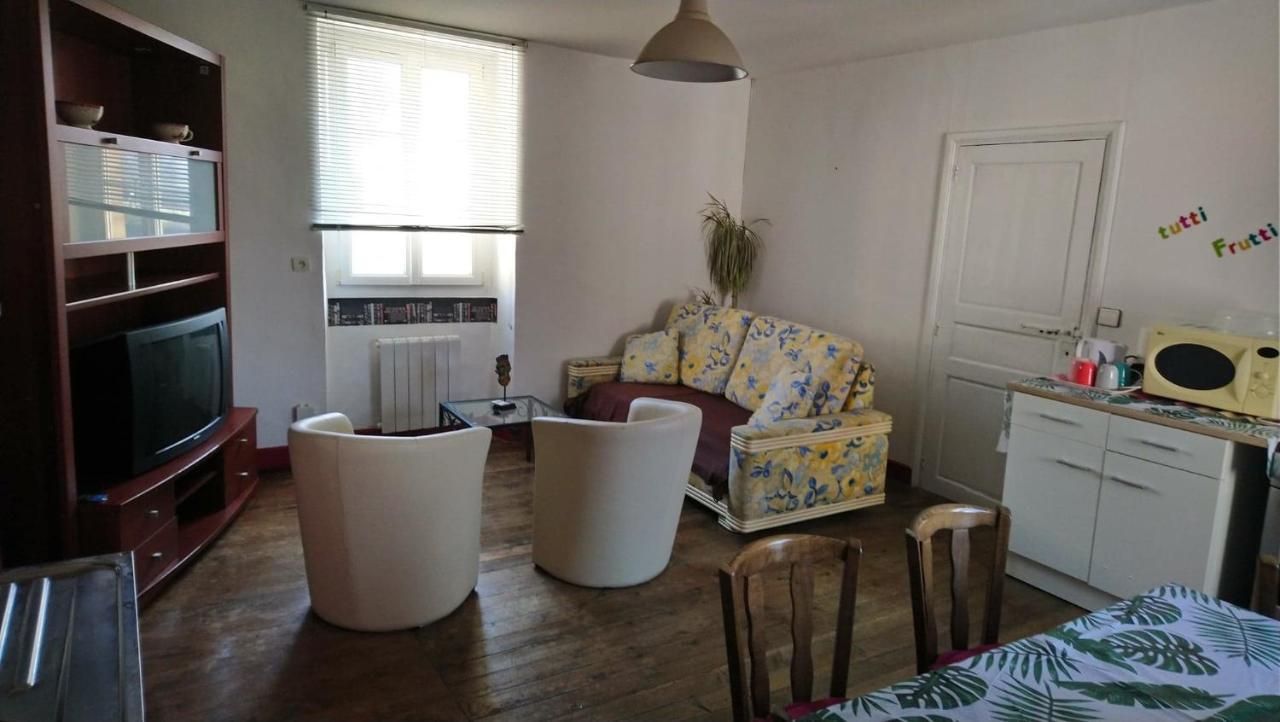 Gite Pour 6 Ou Chambre Pour 2 A Formigny Exteriör bild