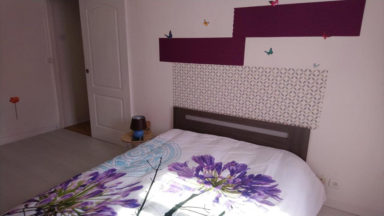 Gite Pour 6 Ou Chambre Pour 2 A Formigny Exteriör bild